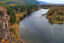 осенние мотивы / Любуюсь этой красотой,
Красок пора уже настала.
И вместо зелени одной,
Природа цветом заиграла.