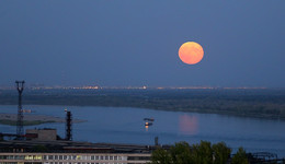 Суперлуние / вид с Мамаева кургана