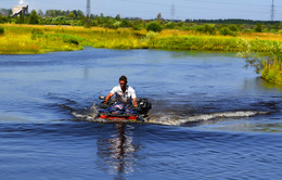 Веселые покатухи / Переезд по броду реки Олха в Иркутской области