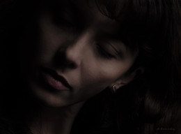 Photo Portrait in low-key - "Low key" in art. / Photo Portrait in low-key - "Low key" in art.