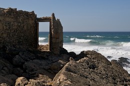 Дверь в океан / Снято в апреле 2008 года. 
Пляж Гиншу (Кашкайш), Португалия