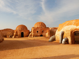 Звездный городок / Тунис, пустыня, оставшиеся постройки после съемок фильма *Звездные войны*
