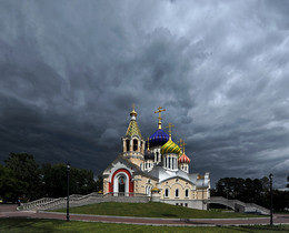перед дождем / Надвигаются черные тучи