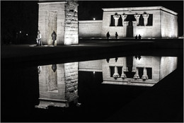 Храм Дебод / Храм был подарен Египтом Испании за помощь в сохранении культурных ценностей - нубийских храмов, которые могли быть затоплены Асуанским водохранилищем. Был разобран и перенесен в Мадрид в 1968 году.