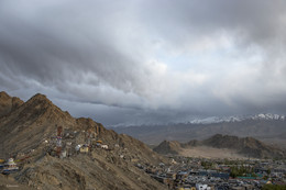С облаками на &quot;ты&quot;. / Тибет. Город Лех, Индия. Высота 3600 м.