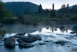 Глендалох / Глендалох, в переводе с ирландского гелика - долина двух озер. Здесь в 6 веке был построен монастырь. http://photoexpedition.eu