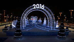 В преддверии новогодних праздников / ВДНХ, центральная часть катка. 18 декабря 2015 года