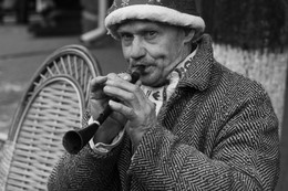 мелодия / мужчина играет на рожке