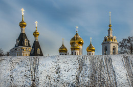 За крепостной стеной / Остатки древнерусской крепости XII века в городе Дмитров