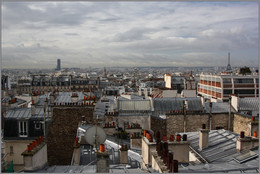 Париж в непогоду / Париж, вид из окна квартиры на Монмартре.