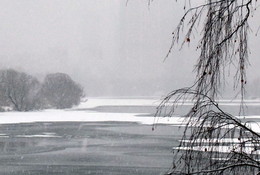*Запорошило** / Снег на Москва реке
