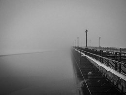 Белым-бело / Донецк. Мост в парке им. Щербакова в туманную зиму 2014 года