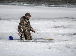 Зимняя рыбалка / На пруду в Узком. Москва.