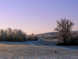 Дорога в Российскую глубинку / В деревню, находящую в низине обычно добраться нелегко, особенно в слякоть, дорог нет, но когда подморозит проехать можно легко, при этом насладиться практически нетронутой природой.