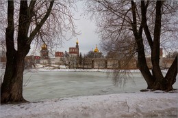 &nbsp; / У Новодевичьего монастыря.