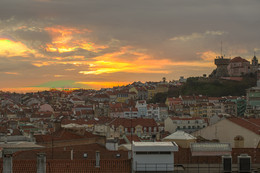 небесные краски / Португалия, Лиссабон, вид из окна