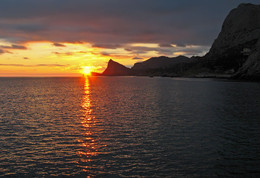 Несколько минут до полной темноты... / Крым, зима