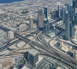 Утренний Дубай / Снимок сделан в ноябре 2013 года в городе Дубай (ОАЭ) с высоты 452 метра или с 124 -го этажа самого высокого здания мира &quot;Бурдж Халифа&quot;.