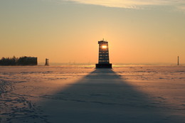 Взгляд / На льду залива у маяка