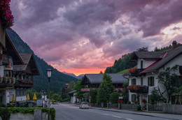 Закат в маленьком Эттале. / Этталь - маленький альпийский городок в Верхней Баварии, подаривший нам на память этот красочный закат в Альпах.
http://www.youtube.com/watch?v=jKOxt320UsI