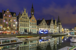 Ночной Гент / Набережная Граслей, дома торговых гильдий и их отражения в реке Лейе, Гент, Бельгия