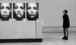 Не самый важный момент / В музее