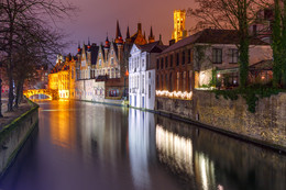 Зеленый канал в фиолетовом цвете / Ночной зимний Грюнерей, Брюгге, Бельгия