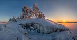 Ледяной остров. / Ладожское озеро. Карелия. Январь, 2016.