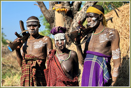 Люди из племени Мурси / Снимок сделан в племени Мурси в национальном парке Маго на юге Эфиопии в ноябре 2013 года.