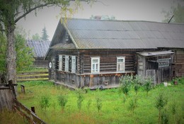 &quot;Осень. Скучно. Ветер воет...&quot; / &quot;Осень. Скучно. Ветер воет.
 Мелкий дождь по окнам льет.
 Ум тоскует; сердце ноет;
 И душа чего-то ждет ...&quot;
 Козьма Прутков.
 (С персидского, из Ибн-Фета)