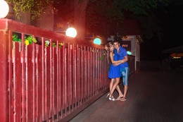 Ночной парк в Гомеле / На фото: Андрей и Надежда 
Фотограф: Дмитрий
https://vk.com/studia2angela