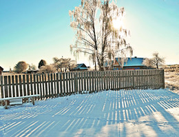 зима в деревне / солнце, снег кругом, деревня