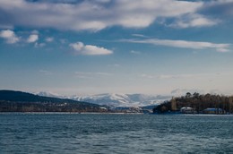 Мы думали это весна, а это оттепель / На самом деле ,зима в Крыму в этом году была всего два дня...в первый -снежок лишь чуть присыпал землю,во второй растаял...в горах ,правда его было больше и продержался он подольше...Это место облюбовали чайки-их там было немеряно много...