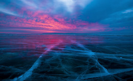 Эти волшебные минуты... / Надежды хоть на какой-то свет практически не было. Горизонт был затянут, глаза слипались от недосыпа, байкальский низовой ветерок пробирал до дрожи, вообщем... И вдруг - к-а-а-к полыхнуло!!! И весь негатив растворился в этом свете...