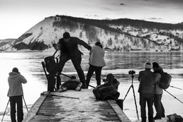 Фотографы... / Группа китайских фотографов, случайно заснятая мной на Байкале...