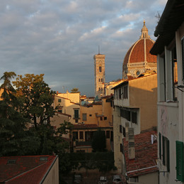 А из нашего окна... / Флоренция. Вид из окна на купол кафедрального собора и колокольню Джотто.