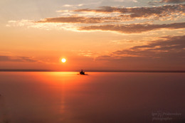 Низовой туман рассвета / Рассвет Карское море. Проводка танкера в Обской губе.