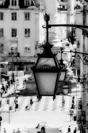 фонарь над площадью / Лиссабон, Португалия