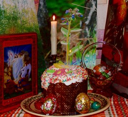 Христос Воскресе! / Пасхальный натюрморт. Кулич, крашенка,свеча,блюдо,подсвечник,салатники.
