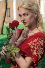 Елизавет с розой / мне понравилась тень от розы нагруи
