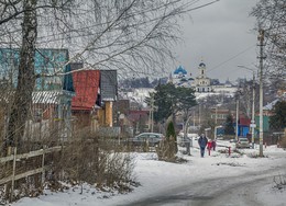 &nbsp; / Улочка Серпухова. Вдали виден Высоцкий монастырь.