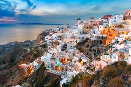 Ойя на закате / Ойя - белые домики, церкви с синими куполами и знаменитые закаты, Санторини, Греция