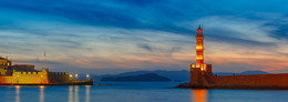 Старая гавань в Ханье на закате / Маяк и венецианская набережная Ханьи на закате, Крит, Греция. Панорама из 3 кадров