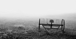 "Не видно не зги ..." / "Не видно не зги, но затем в отдаленьи
Движенье: лакей со свечой в колпаке.
Мельчая, коптят тополя, и аллея
Уходит за пчельник, истлев вдалеке ..."
Б.Пастернак