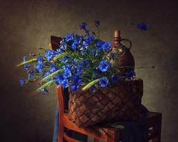 Натюрморт с васильками / классический цветочный натюрморт