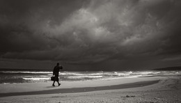 Stranger in the storm / sea