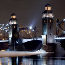 Мост Петра Великого / Нева. Весна. Ночь..