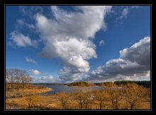 Мартовсикй пейзаж с облаками / водохранилище Крыницы