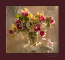 Весенний букет с розовыми тюльпанами. / естественный свет, 2 кадра сведены стекло-масло и просто фото приоретет диафрагмы
