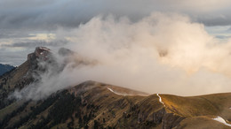 Утро с облаками над палатками / В горах